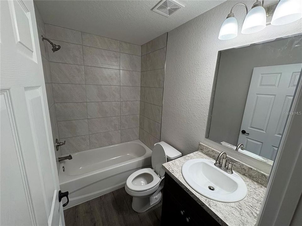 En Venta: $257,500 (3 camas, 2 baños, 1299 Pies cuadrados)