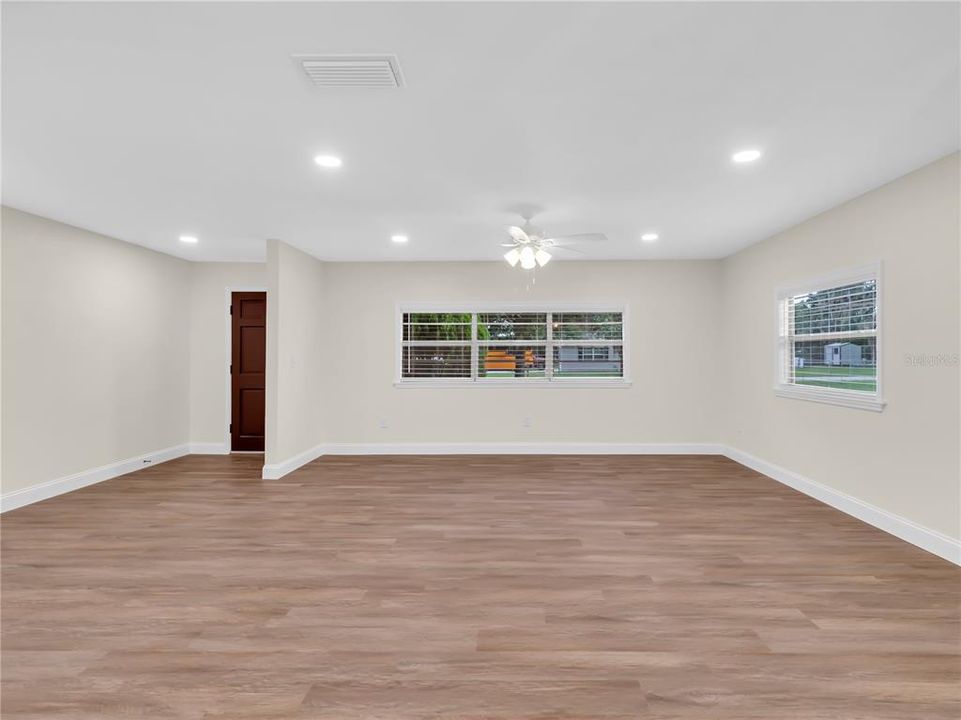 For Sale: $749,500 (3 beds, 1 baths, 1192 Square Feet)