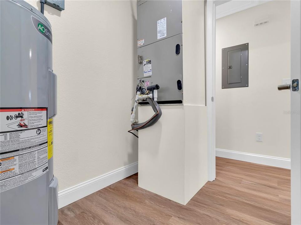 For Sale: $749,500 (3 beds, 1 baths, 1192 Square Feet)