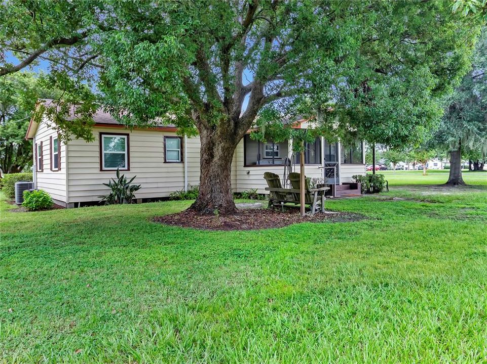 For Sale: $749,500 (3 beds, 1 baths, 1192 Square Feet)