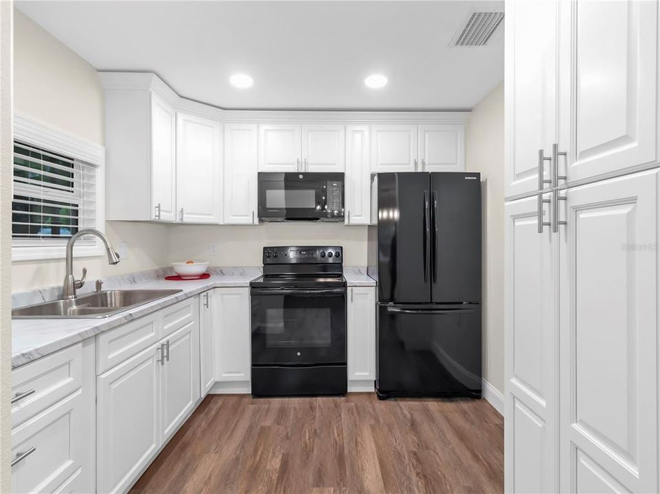 For Sale: $749,500 (3 beds, 1 baths, 1192 Square Feet)