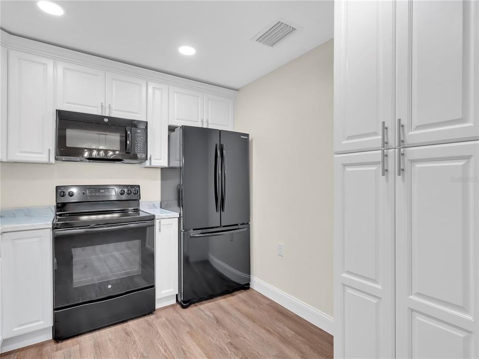 For Sale: $749,500 (3 beds, 1 baths, 1192 Square Feet)