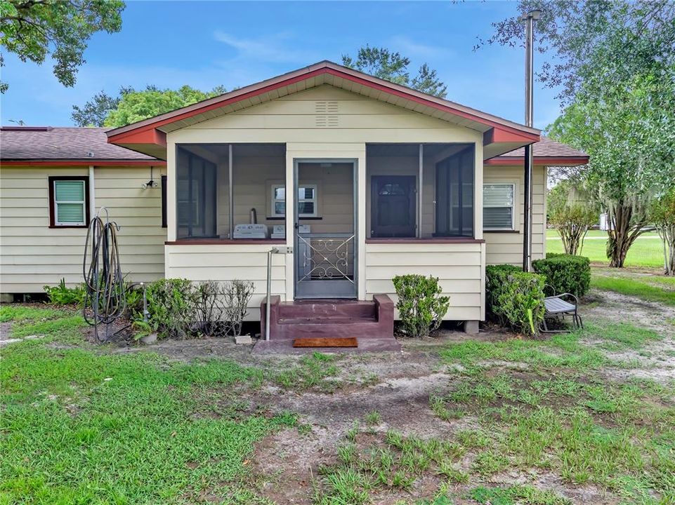 For Sale: $749,500 (3 beds, 1 baths, 1192 Square Feet)