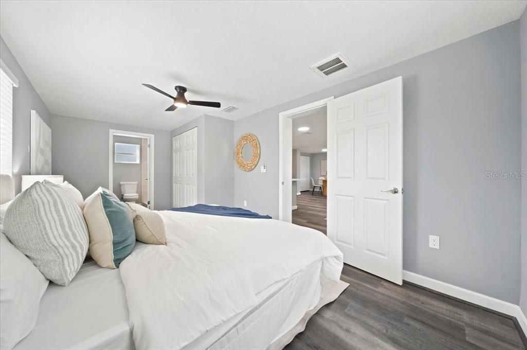 For Sale: $349,900 (4 beds, 2 baths, 1385 Square Feet)