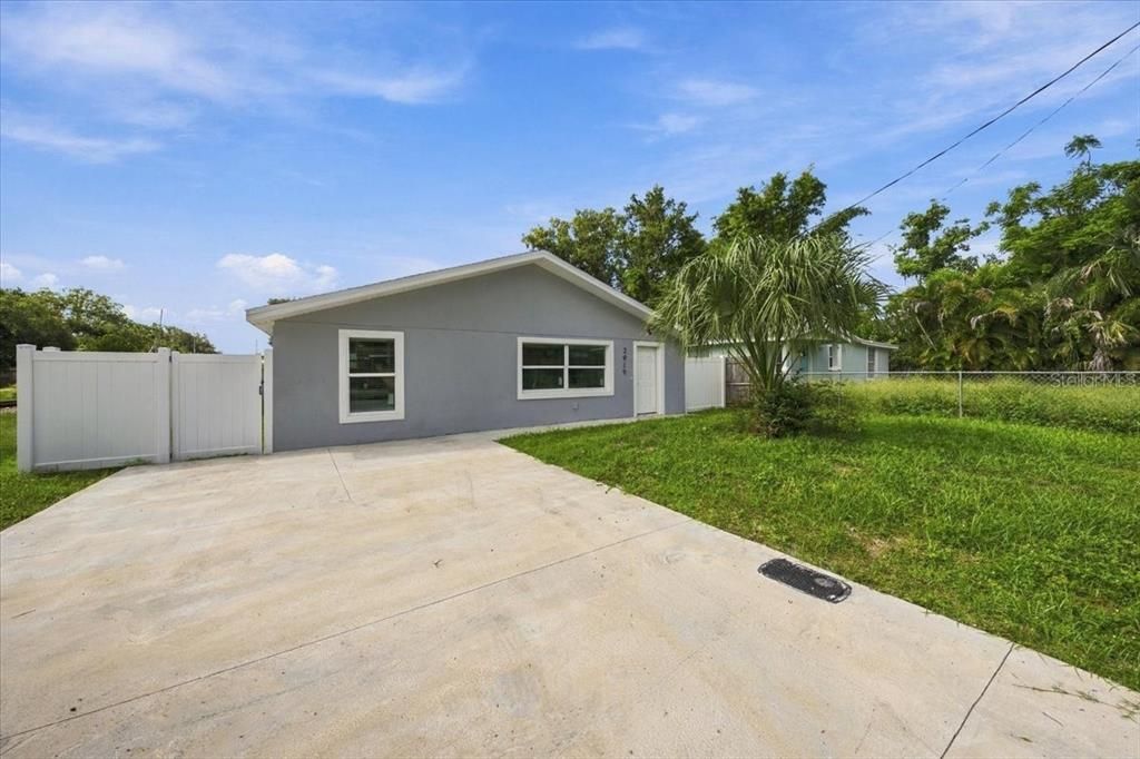 For Sale: $349,900 (4 beds, 2 baths, 1385 Square Feet)