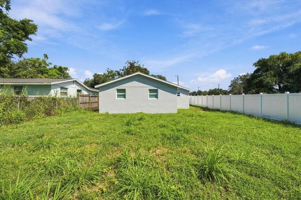 For Sale: $349,900 (4 beds, 2 baths, 1385 Square Feet)