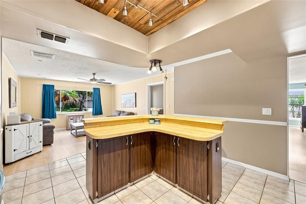 En Venta: $499,900 (4 camas, 2 baños, 1910 Pies cuadrados)