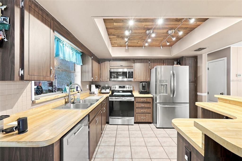 En Venta: $499,900 (4 camas, 2 baños, 1910 Pies cuadrados)