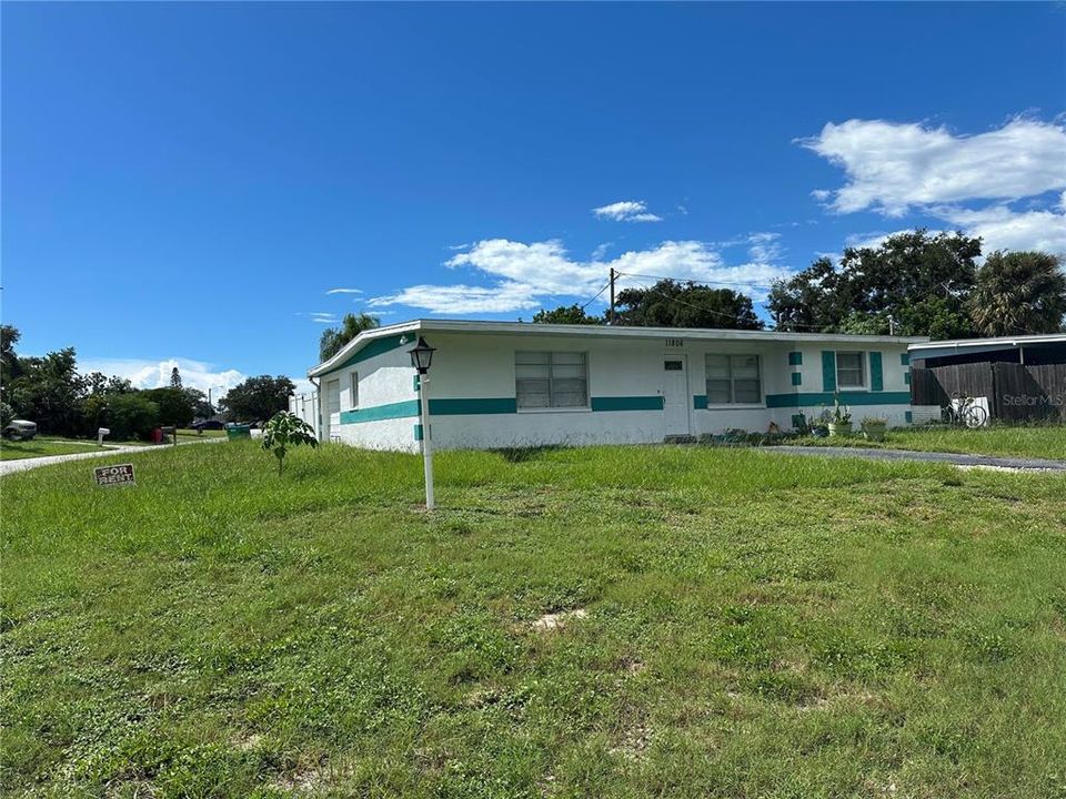 For Rent: $1,900 (2 beds, 1 baths, 1029 Square Feet)