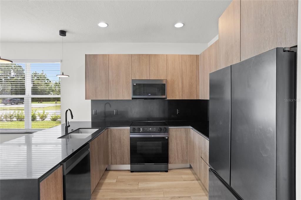 For Sale: $410,000 (4 beds, 3 baths, 1845 Square Feet)