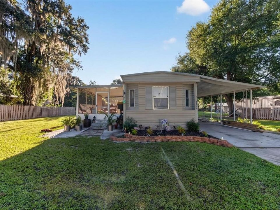 For Sale: $200,000 (2 beds, 2 baths, 840 Square Feet)