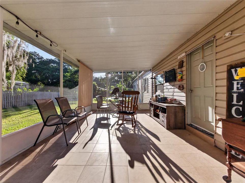 For Sale: $200,000 (2 beds, 2 baths, 840 Square Feet)