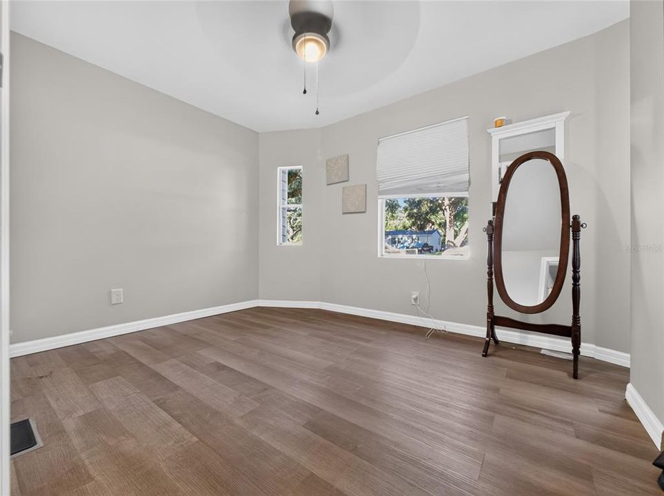 For Sale: $200,000 (2 beds, 2 baths, 840 Square Feet)