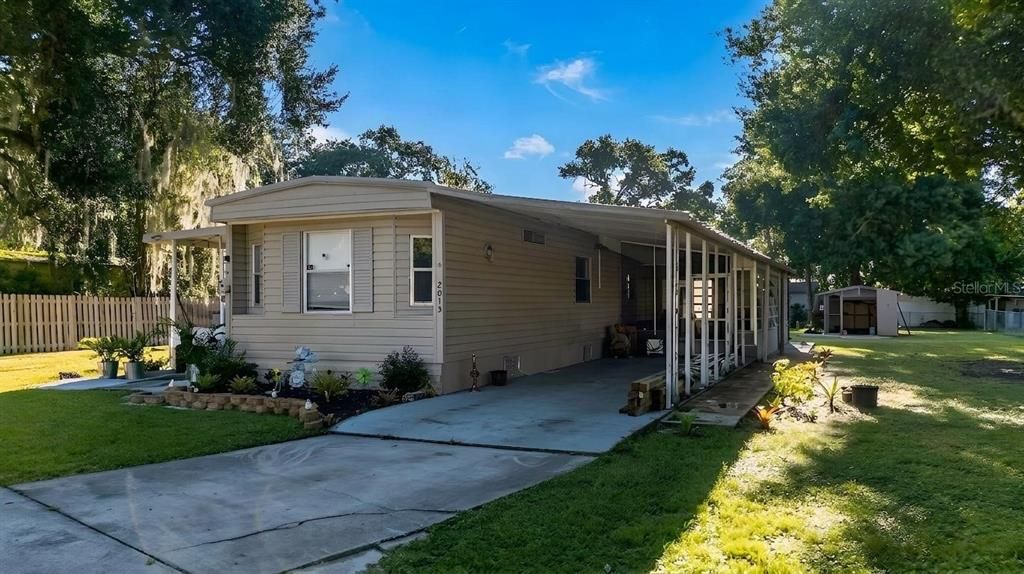 For Sale: $200,000 (2 beds, 2 baths, 840 Square Feet)