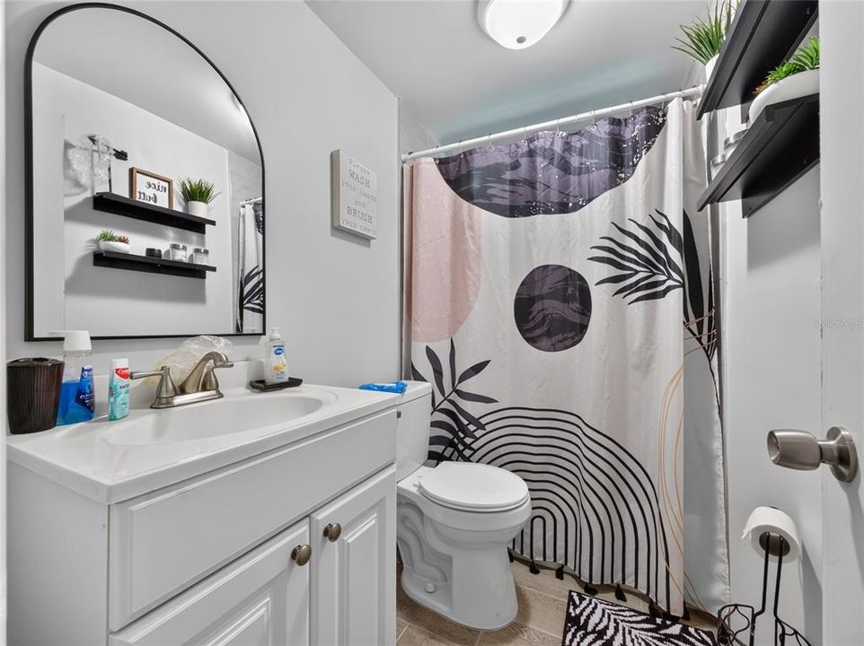 For Sale: $200,000 (2 beds, 2 baths, 840 Square Feet)