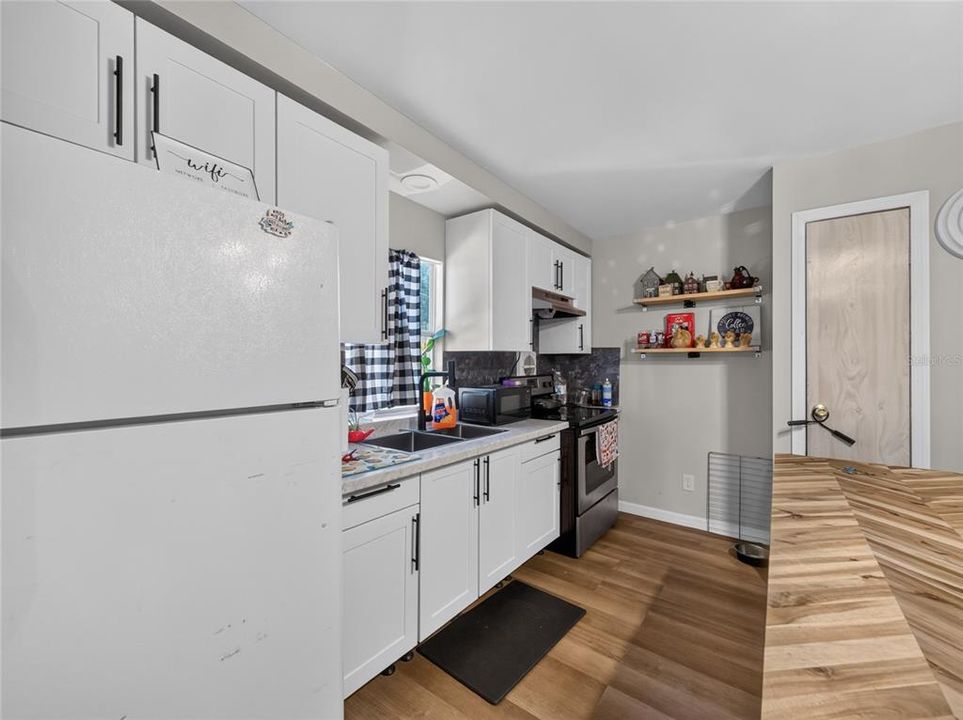 For Sale: $200,000 (2 beds, 2 baths, 840 Square Feet)
