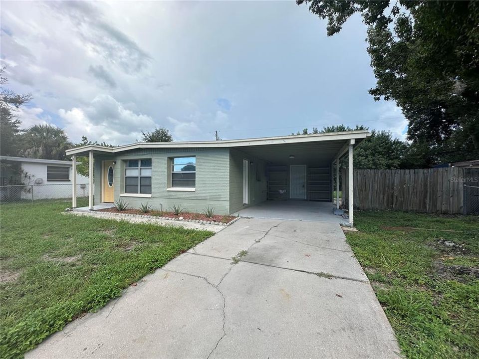 For Rent: $1,900 (3 beds, 1 baths, 840 Square Feet)