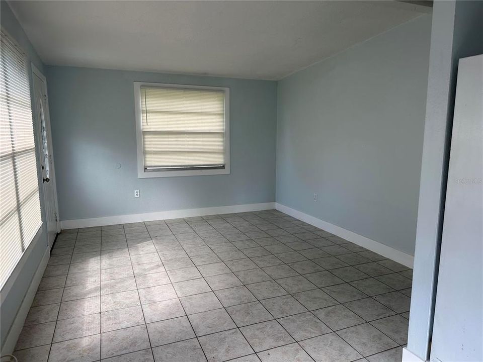 For Rent: $1,900 (3 beds, 1 baths, 840 Square Feet)