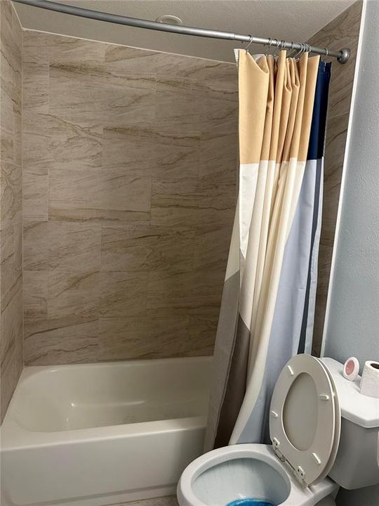 For Rent: $1,900 (3 beds, 1 baths, 840 Square Feet)