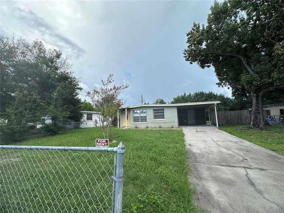 For Rent: $1,900 (3 beds, 1 baths, 840 Square Feet)
