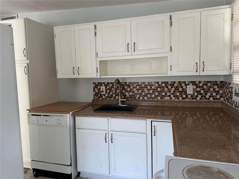 For Rent: $1,900 (3 beds, 1 baths, 840 Square Feet)