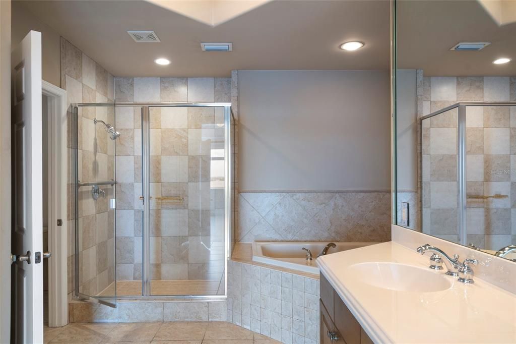 En Venta: $545,000 (2 camas, 2 baños, 1824 Pies cuadrados)