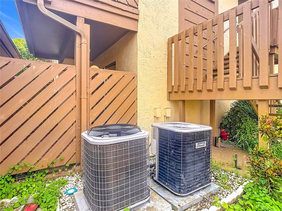For Sale: $115,000 (2 beds, 2 baths, 1144 Square Feet)