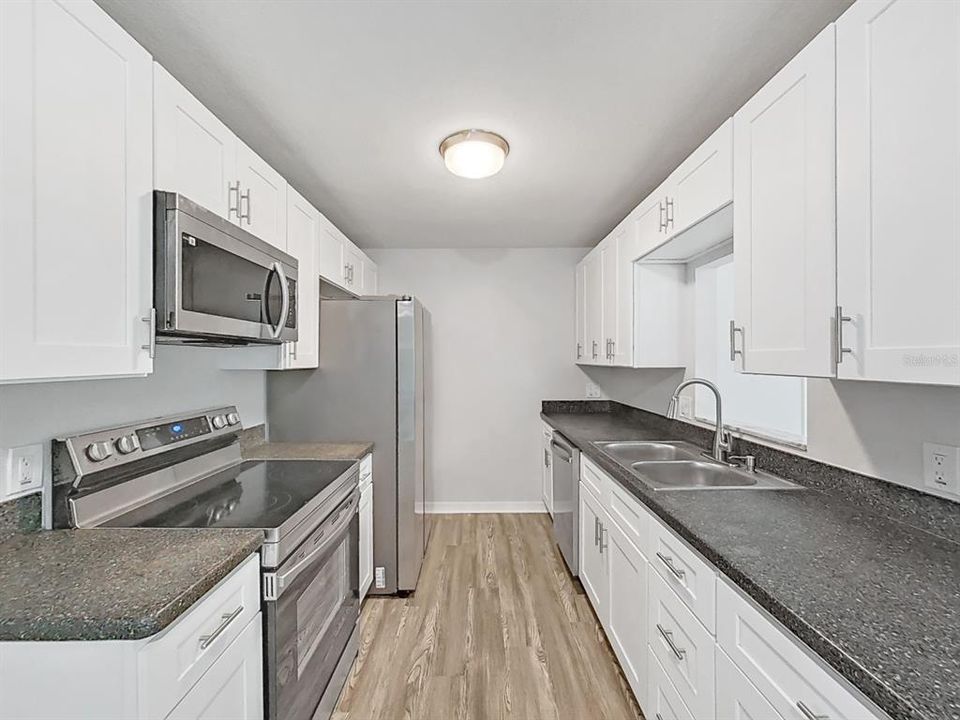 For Sale: $275,000 (3 beds, 2 baths, 1344 Square Feet)