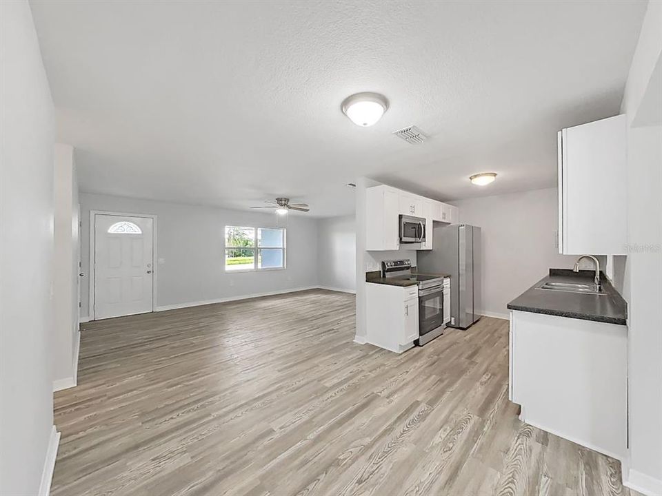 For Sale: $275,000 (3 beds, 2 baths, 1344 Square Feet)