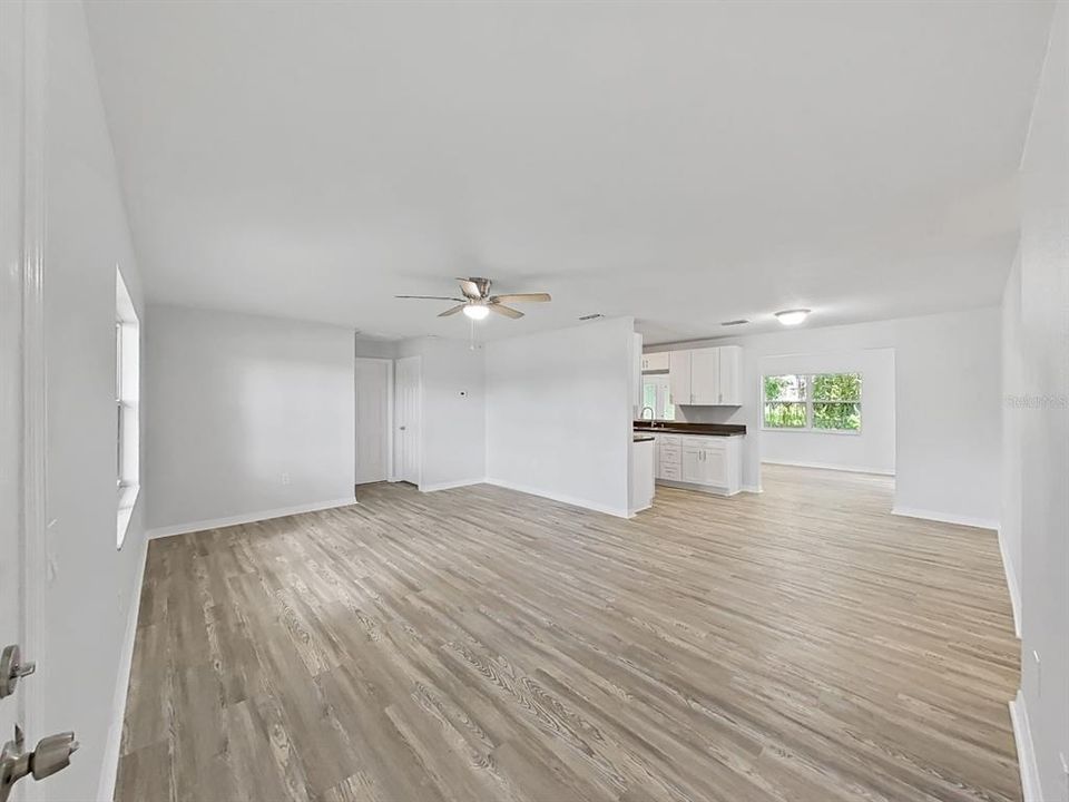 For Sale: $275,000 (3 beds, 2 baths, 1344 Square Feet)
