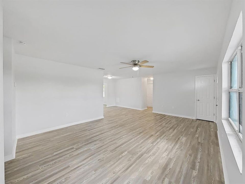 For Sale: $275,000 (3 beds, 2 baths, 1344 Square Feet)