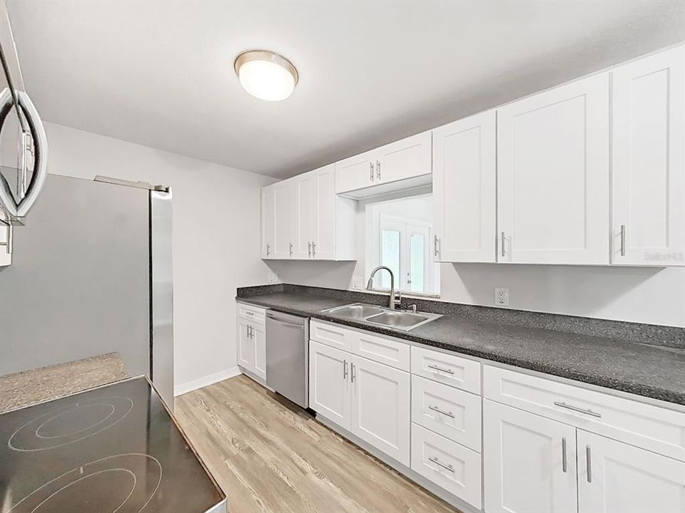 For Sale: $275,000 (3 beds, 2 baths, 1344 Square Feet)