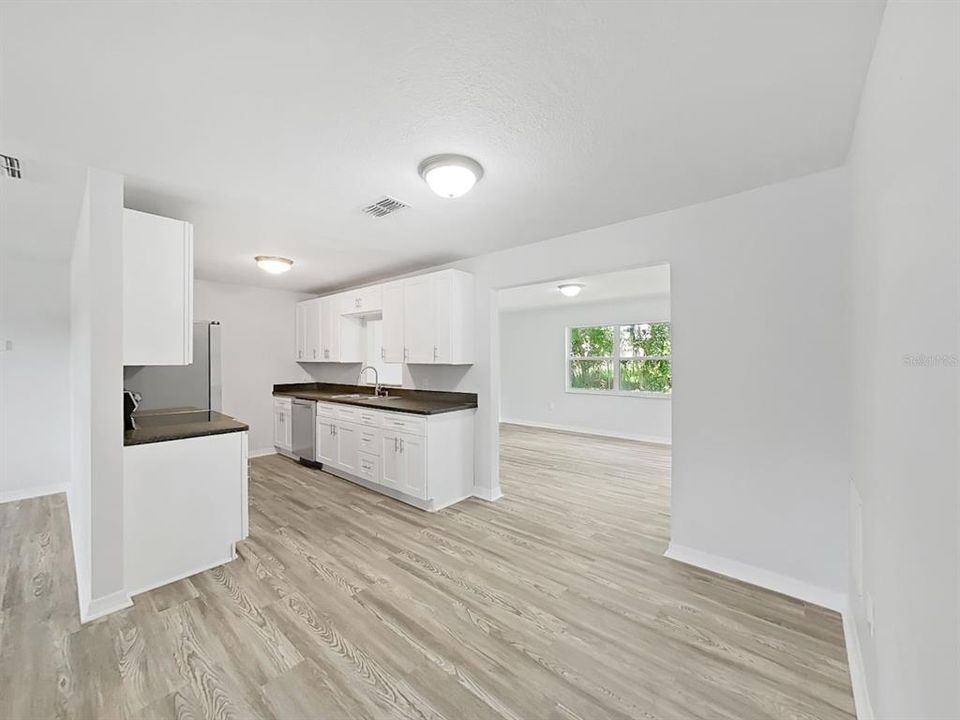 For Sale: $275,000 (3 beds, 2 baths, 1344 Square Feet)