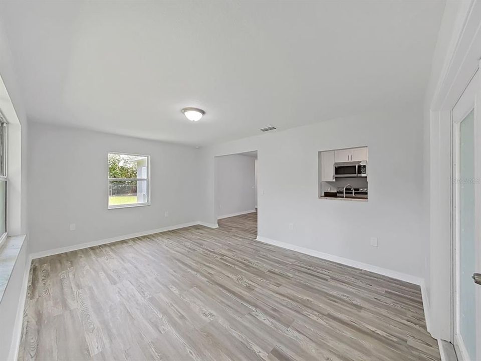 For Sale: $275,000 (3 beds, 2 baths, 1344 Square Feet)