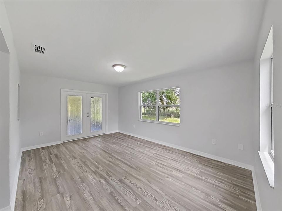 For Sale: $275,000 (3 beds, 2 baths, 1344 Square Feet)