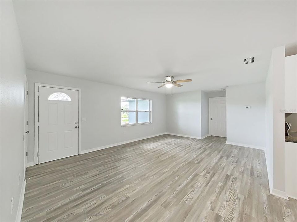 For Sale: $275,000 (3 beds, 2 baths, 1344 Square Feet)