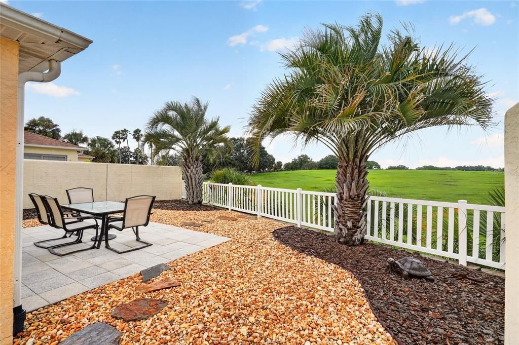 For Sale: $285,000 (2 beds, 1 baths, 978 Square Feet)