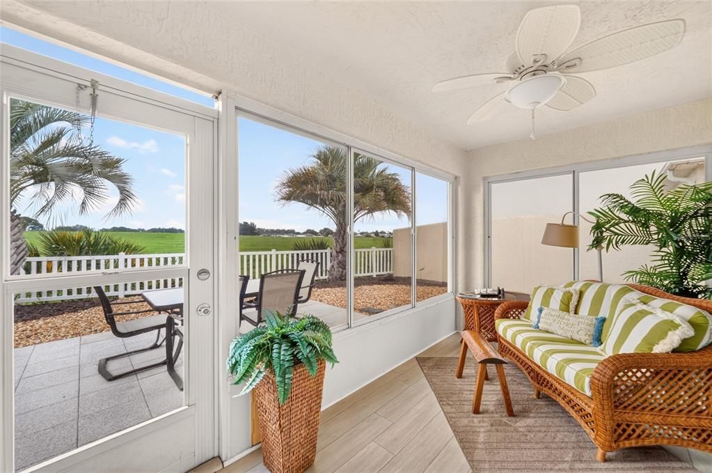 For Sale: $285,000 (2 beds, 1 baths, 978 Square Feet)
