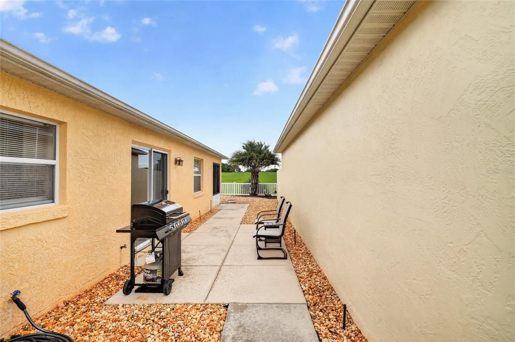For Sale: $285,000 (2 beds, 1 baths, 978 Square Feet)