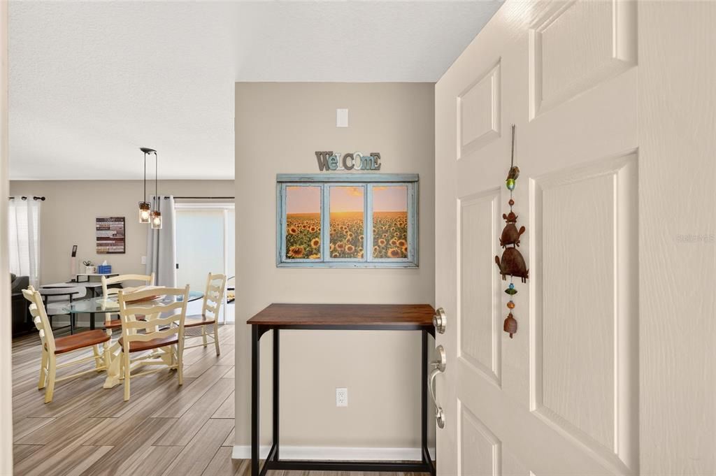 For Sale: $285,000 (2 beds, 1 baths, 978 Square Feet)