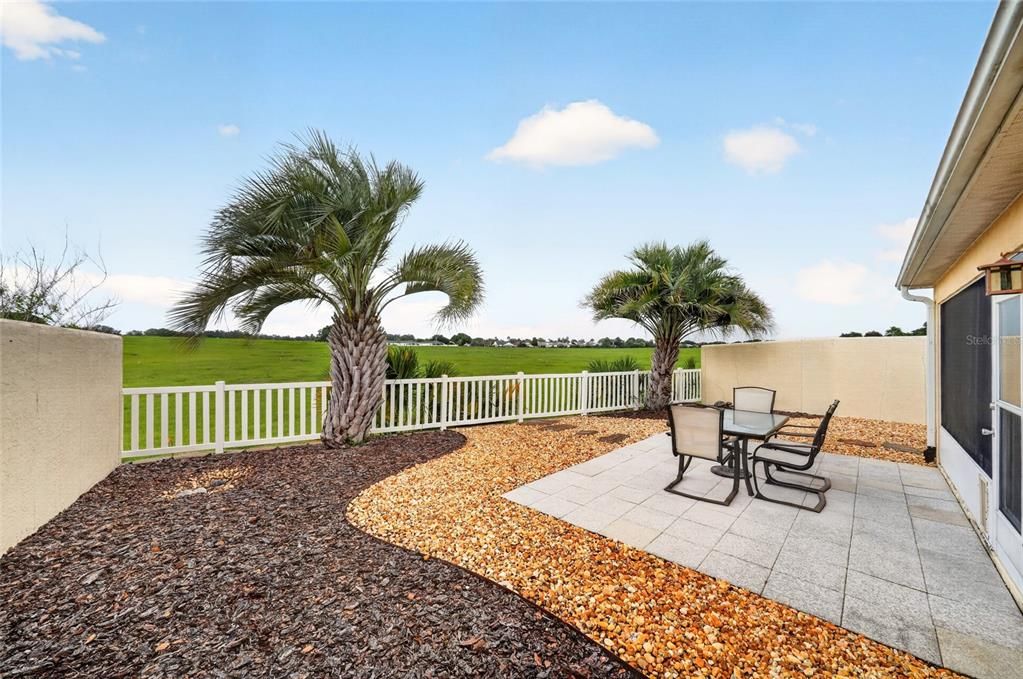 For Sale: $285,000 (2 beds, 1 baths, 978 Square Feet)