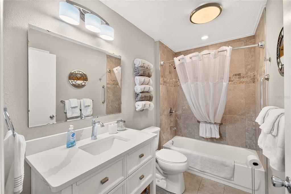 For Sale: $285,000 (2 beds, 1 baths, 978 Square Feet)