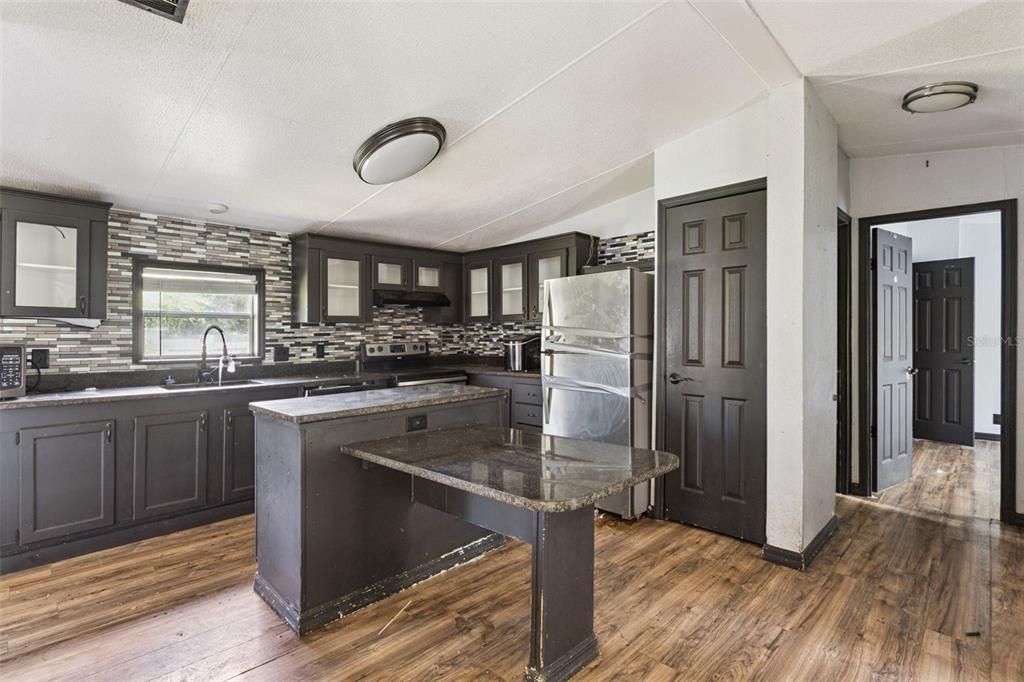 For Sale: $195,000 (3 beds, 3 baths, 1440 Square Feet)