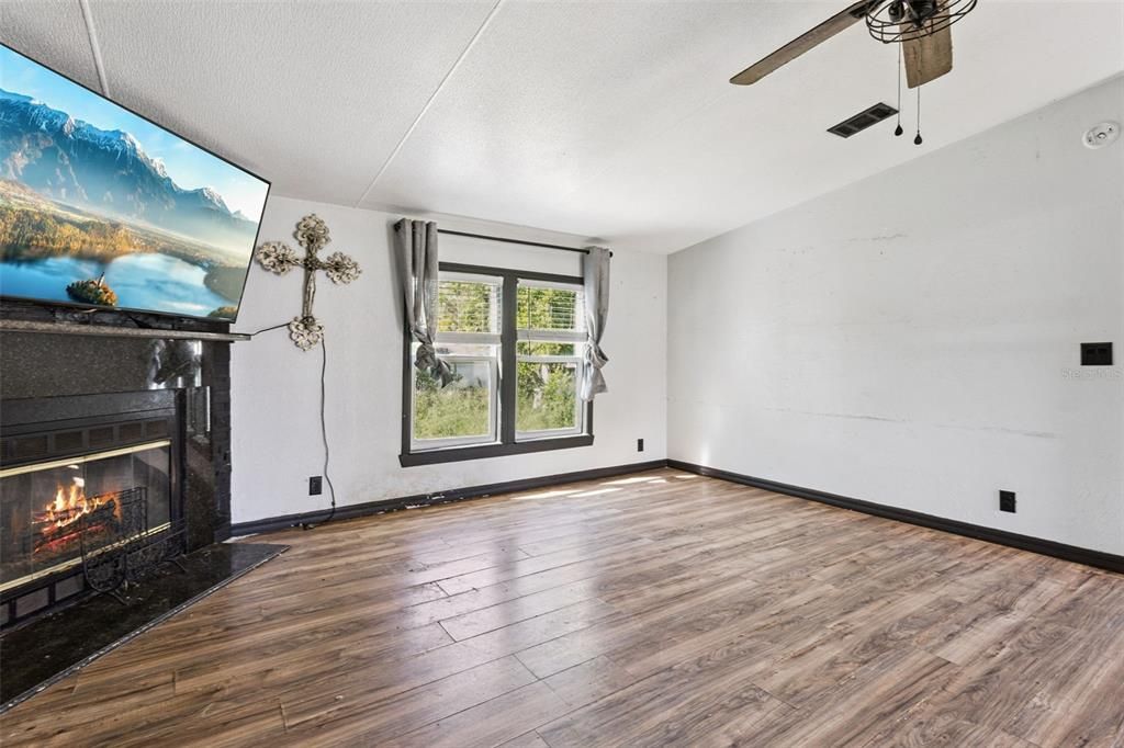 For Sale: $195,000 (3 beds, 3 baths, 1440 Square Feet)