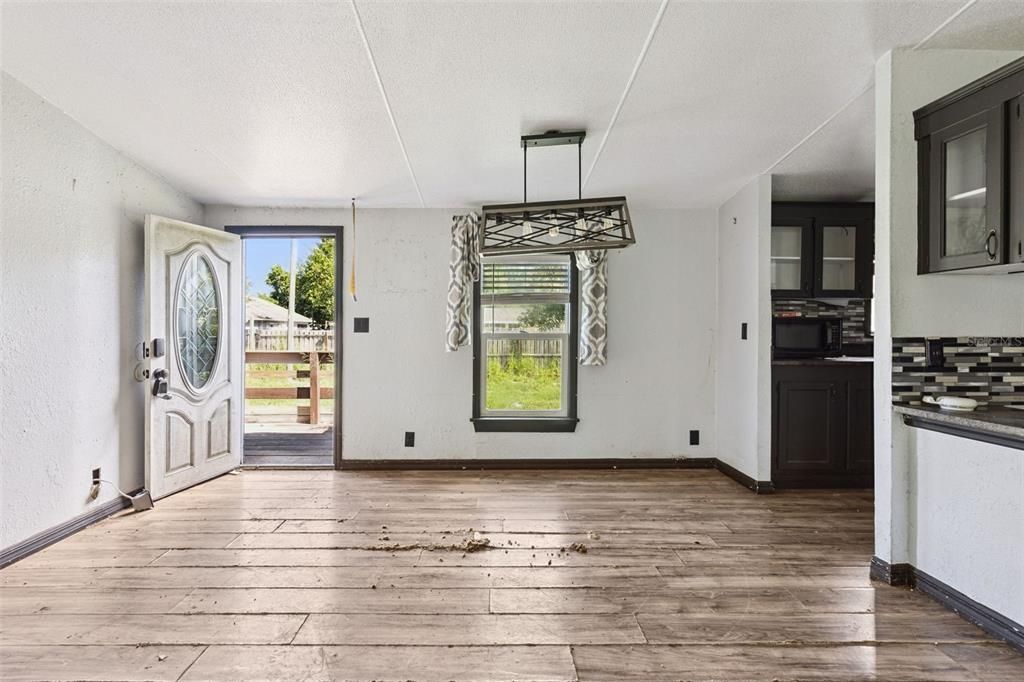 For Sale: $195,000 (3 beds, 3 baths, 1440 Square Feet)