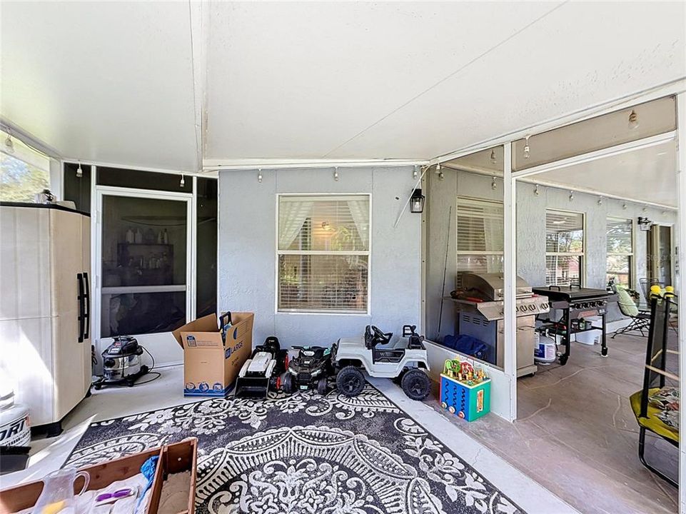 For Sale: $389,000 (3 beds, 2 baths, 2025 Square Feet)