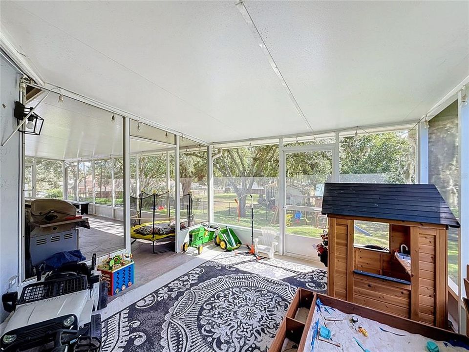 For Sale: $389,000 (3 beds, 2 baths, 2025 Square Feet)