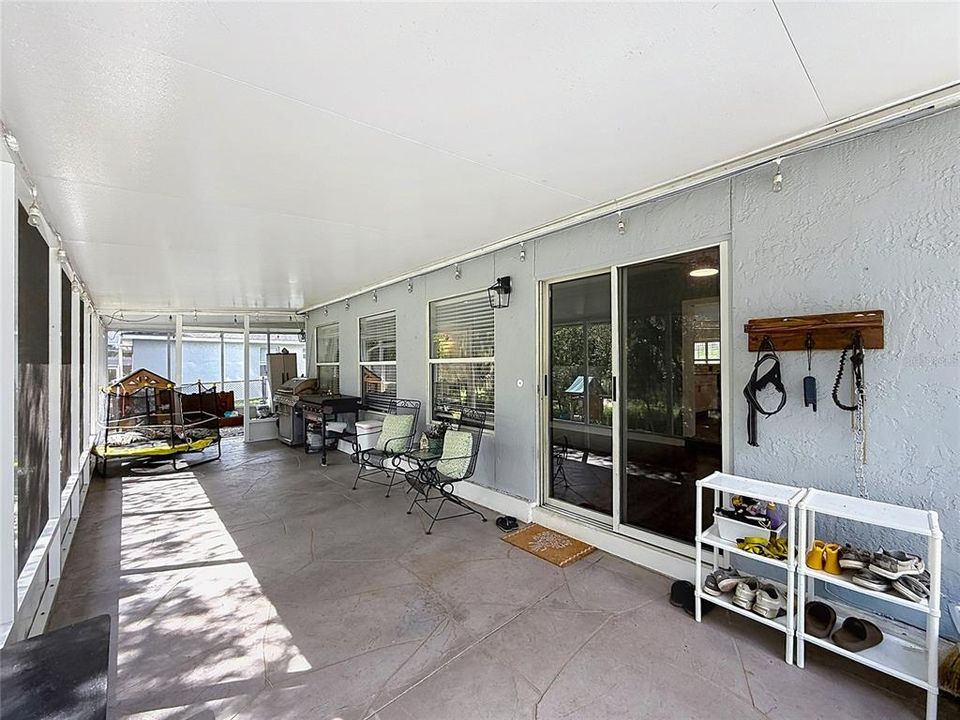 For Sale: $389,000 (3 beds, 2 baths, 2025 Square Feet)