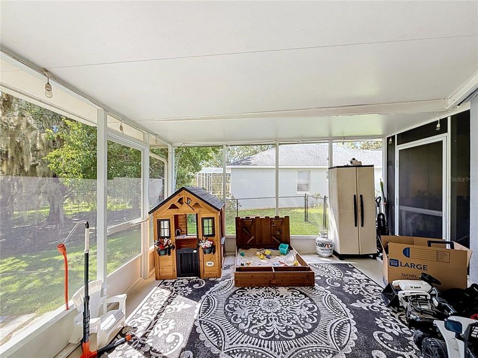 For Sale: $389,000 (3 beds, 2 baths, 2025 Square Feet)