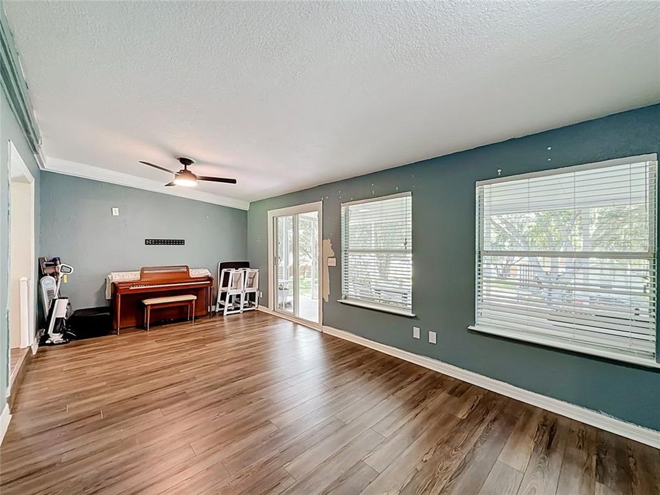 For Sale: $389,000 (3 beds, 2 baths, 2025 Square Feet)